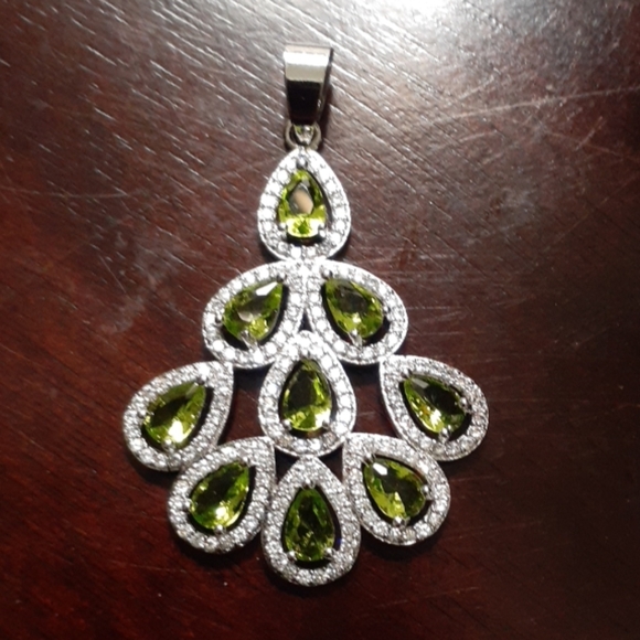 925 S Silver Peridot Pendant - Picture 2 of 4